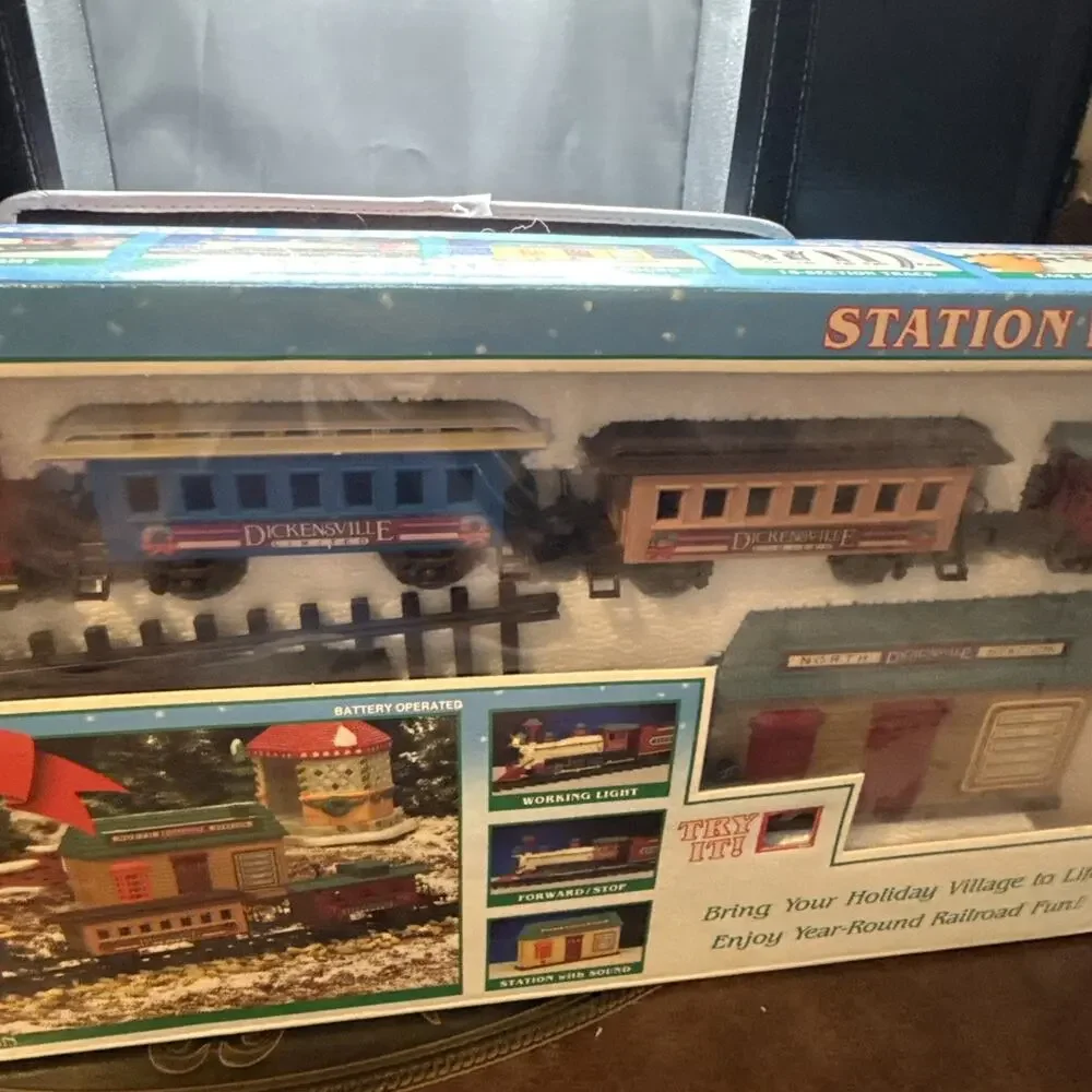 Vintage Dickensville New Bright Christmas Train W/ Musical Station House EXC